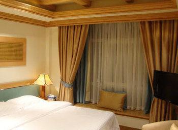 Johny International Hotel 3*